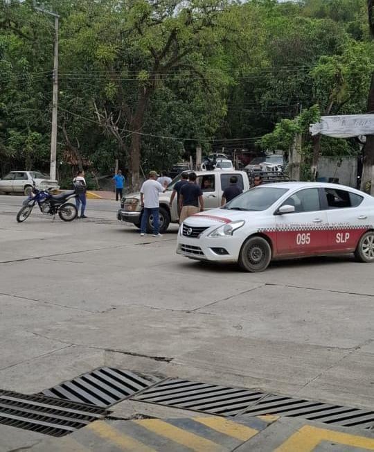 Moto vs. Camioneta; daños materiales