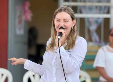 Entrega Marichuy Rivera más de 100 seguros escolares 