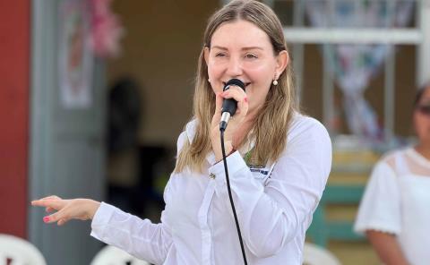 Entrega Marichuy Rivera más de 100 seguros escolares
 
