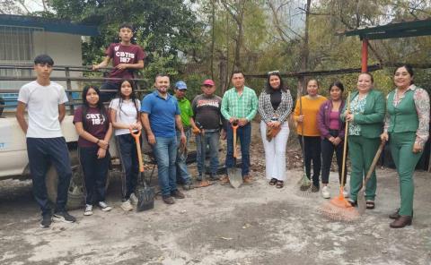 Impulsa Ecología acciones; reforestan con 7,500 plantas