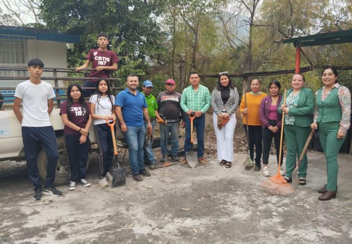 Impulsa Ecología acciones; reforestan con 7,500 plantas