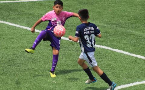 Farma Doc superó a Pisaflores 5 a 3 en Trivela Soccer infantil
