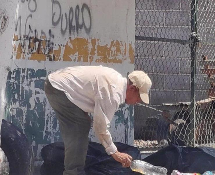 Ancianos pepenan 
para sobrevivir

