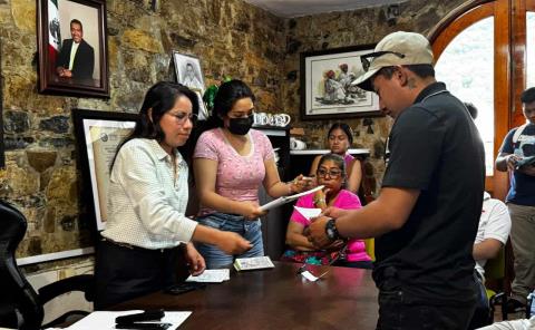 Entregaron precartillas militares a jovenes
