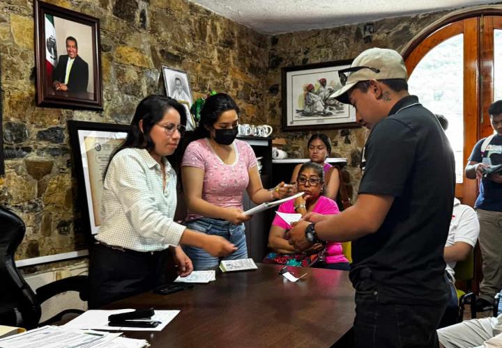 Entregaron precartillas militares a jovenes