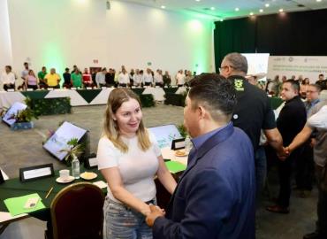 Participa presidenta en reunión estatal para prevenir efectos de huracanes 2025