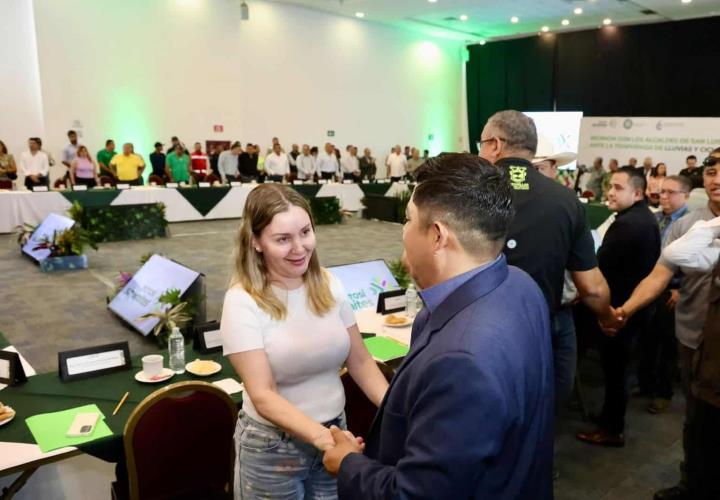 Participa presidenta en reunión estatal para prevenir efectos de huracanes 2025