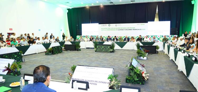 Arnulfo asistió a  reunión estatal 