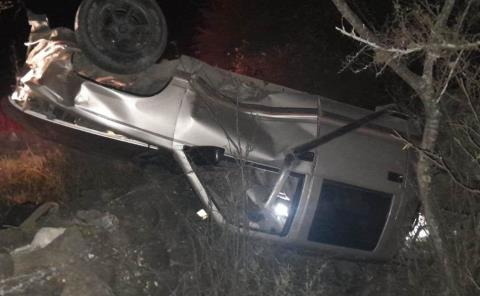 Mujer herida en volcadura 
