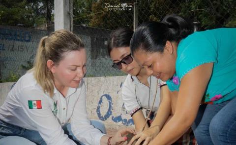 Marichuy Rivera lidera siembra de arbolitos en el Día del Medio Ambiente