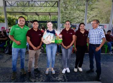 Impulsan la educación en Matlapa con entrega de materiales escolares