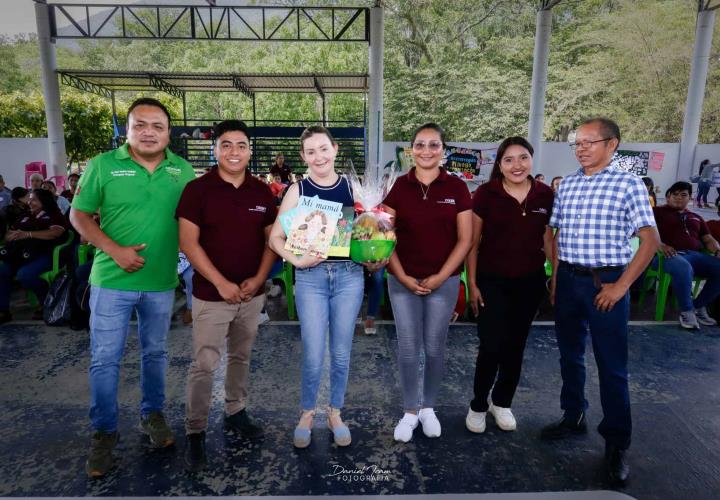 Impulsan la educación en Matlapa con entrega de materiales escolares