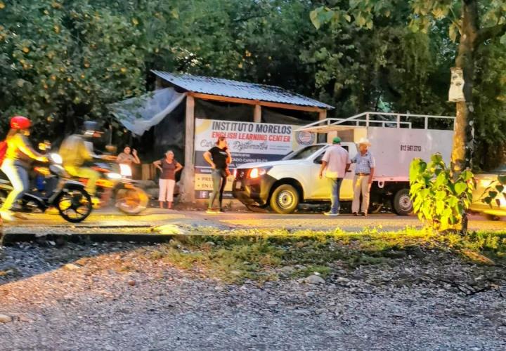 Choque deja daños materiales en la carretera Tamazunchale–San Martín