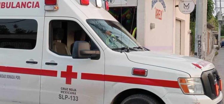 ADOLESCENTE  CAYÓ DE MOTO