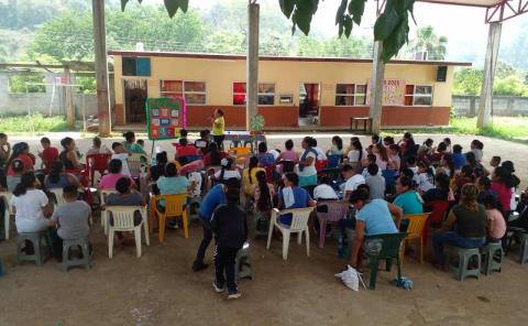 SMDIF imparte platica sobre valores y apoyo emocional en Coaxocotitla