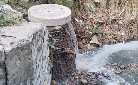 Aguas negras de DAPA contaminan arroyos
