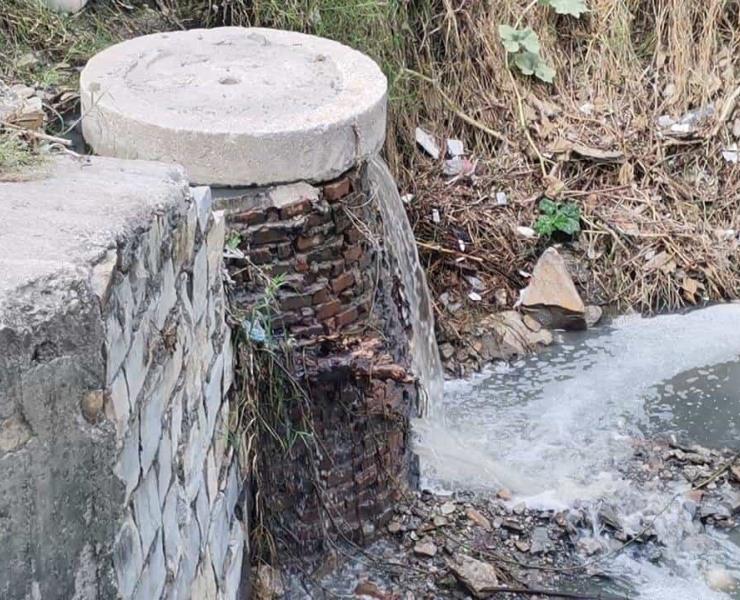 Aguas negras de DAPA contaminan arroyos
