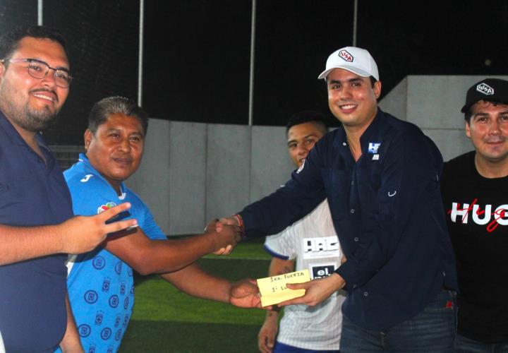 Premian a mejores equipos del futbol rápido en Matlapa