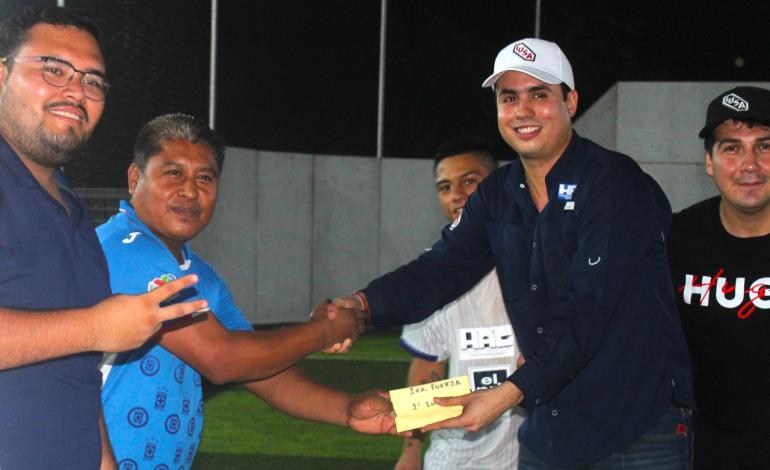 Premian a mejores equipos del futbol rápido en Matlapa