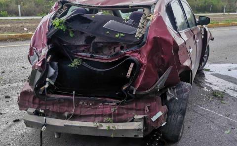 AUTO SE ACABÓ EN ACCIDENTE         
