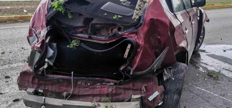 AUTO SE ACABÓ EN ACCIDENTE AUTO SE ACABÓ EN ACCIDENTE