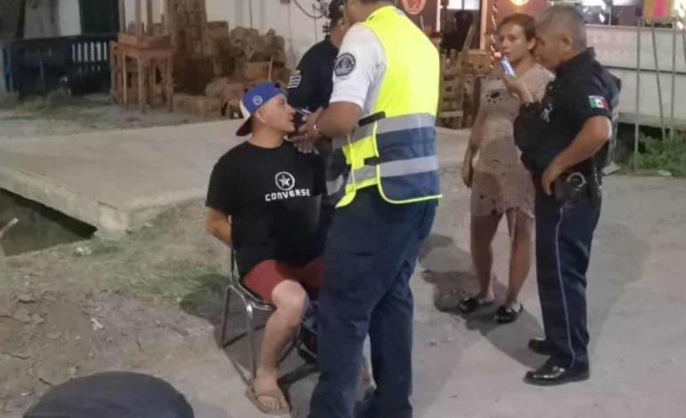 Chocó motociclista contra una camioneta      