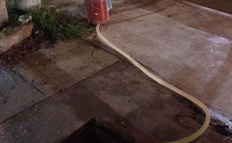 Colapsó el drenaje y entra a viviendas
