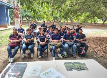 Estudiantes de Ingeniería en Agronegocios visitaron el ICAT 