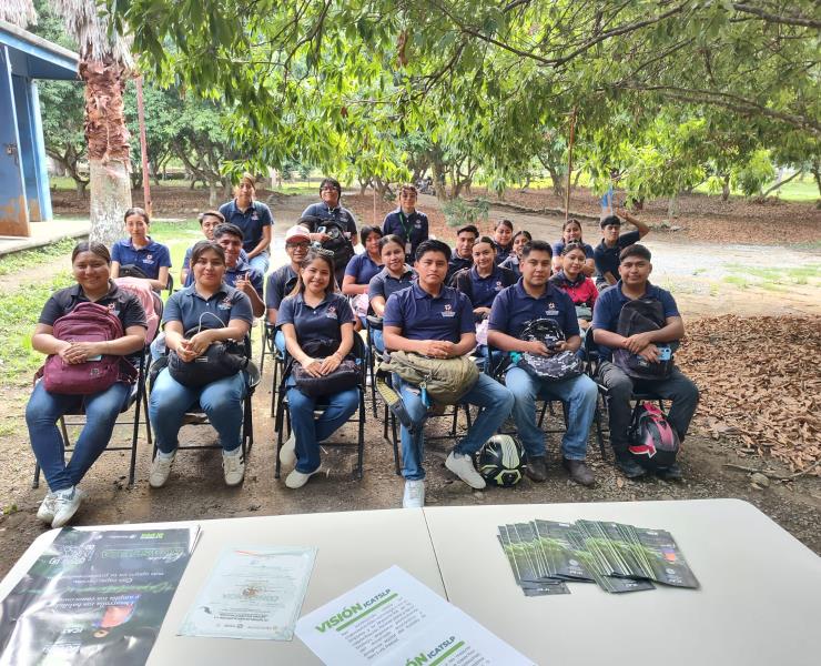 Estudiantes de Ingeniería en Agronegocios visitaron el ICAT 

