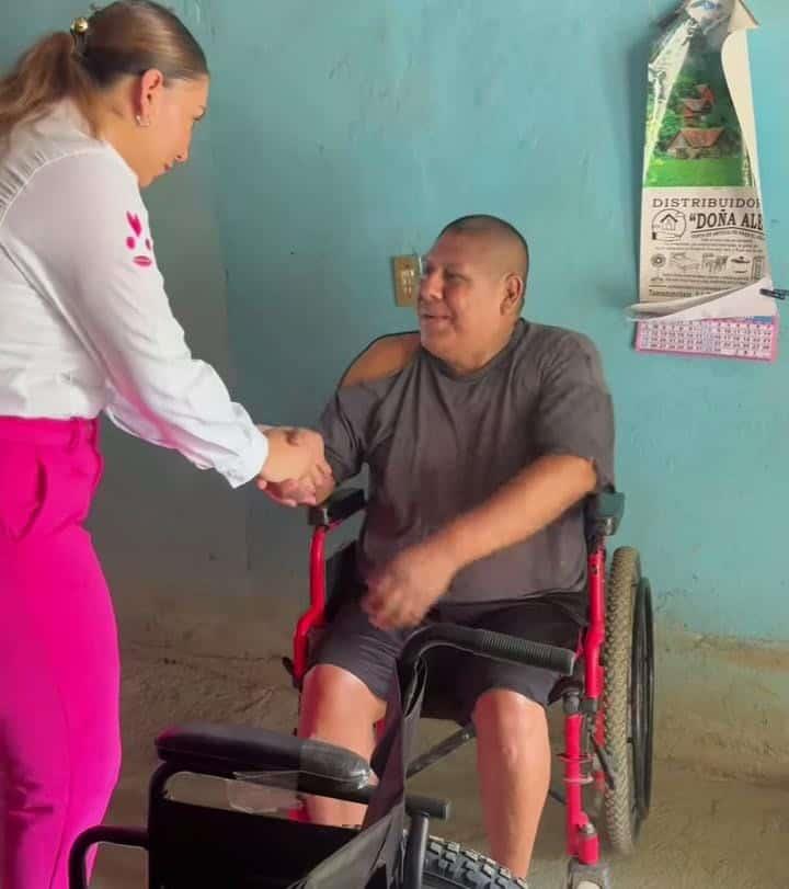 Apoyan a personascon sillas de ruedas Apoyan a personascon sillas de ruedas