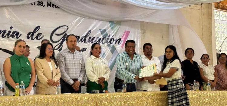 Jóvenes apadrinados por alcalde Adelaido Jóvenes apadrinados por alcalde Adelaido