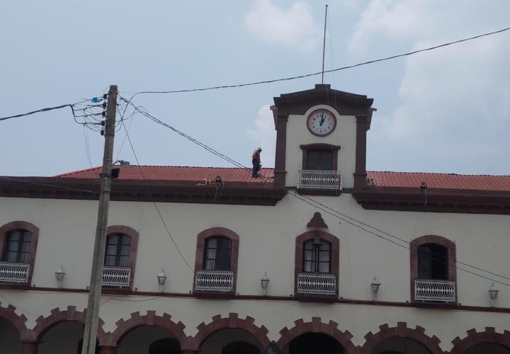 Realizan mantenimiento en la Presidencia Municipal