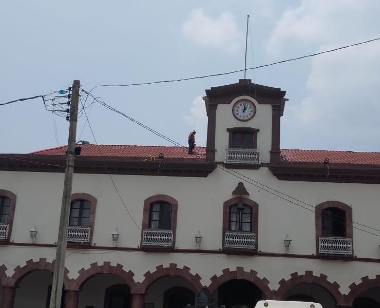 Realizan mantenimiento en la Presidencia Municipal