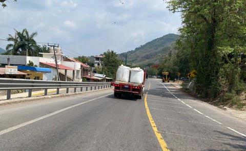 Exceso de topes obliga a conductores a maniobras peligrosas