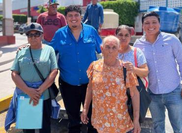 Entregó el alcalde láminas y tinacos