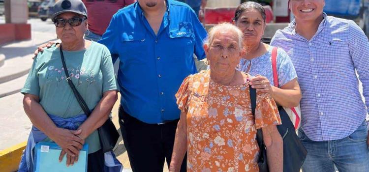 Entregó el alcalde láminas y tinacos Entregó el alcalde láminas y tinacos