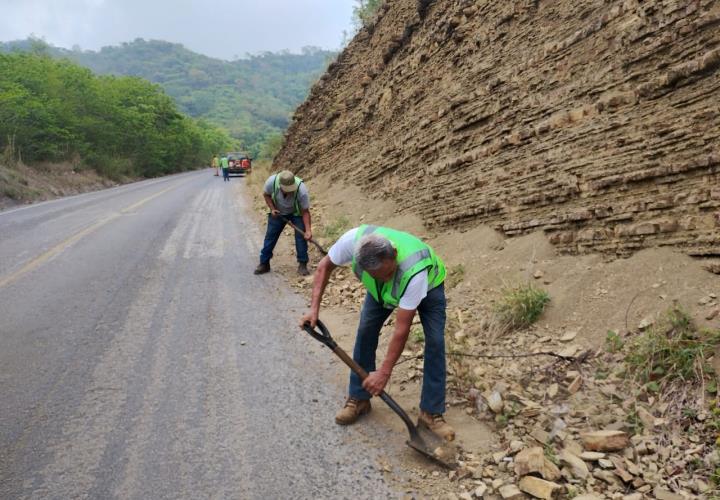 Dan continuidad al mantenimiento en tramos estatales