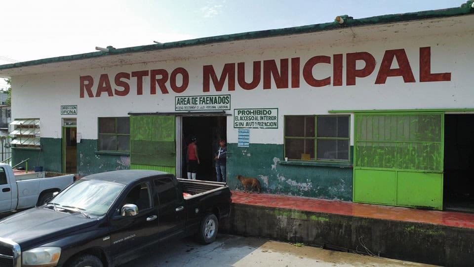 Rastro Municipal contamina el río