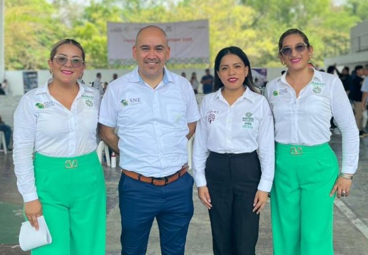 Ofrecen empleo y apoyo a mujeres en feria realizada 