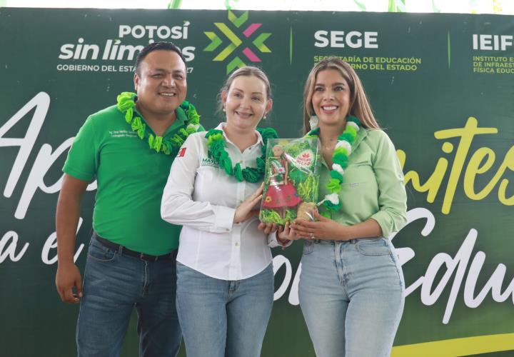 Senadora y alcaldesa unen esfuerzos por las infancias de Matlapa