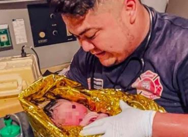 Bomberos apoyaron nacimiento de bebé       