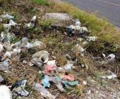 Personas siguen tirando basura 
