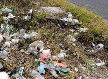 Personas siguen tirando basura 