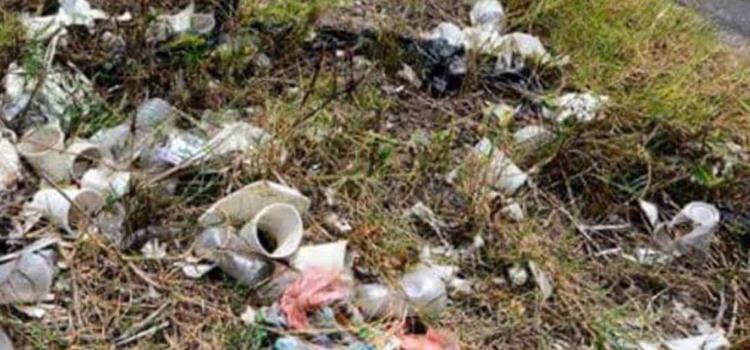 Personas siguen tirando basura Personas siguen tirando basura