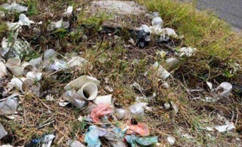 Personas siguen tirando basura 