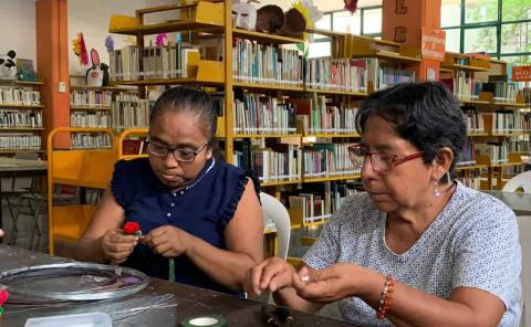 Dan resultados talleres artesanales en la Biblioteca Municipal