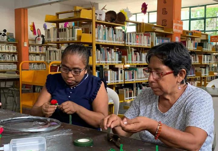 Dan resultados talleres artesanales en la Biblioteca Municipal