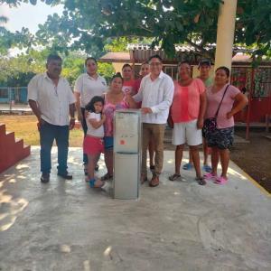Donan dispensadores  de agua a primaria 
