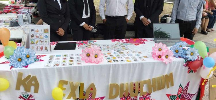 Universitarios exponen proyectos en la Plaza Universitarios exponen proyectos en la Plaza
