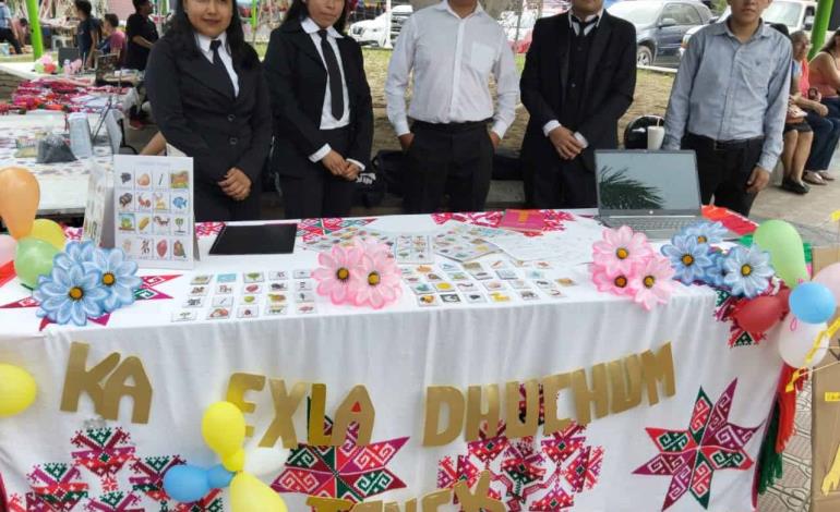 Universitarios exponen proyectos en la Plaza